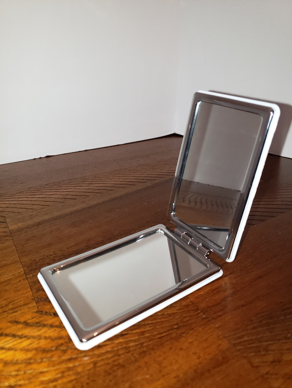 NWT Dog Pattern Mirrors - Picture 3 of 7